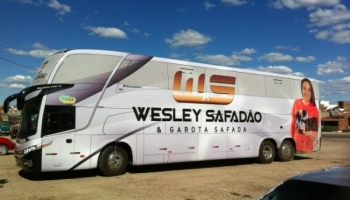 ONIBUS DE FAMOSOS